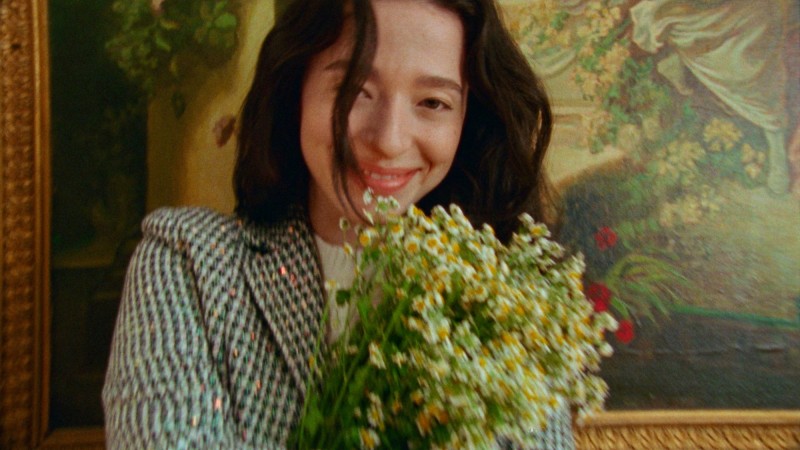 mikey_madison__ladydior_v21-logo_16-9.00_00_27_05.still015