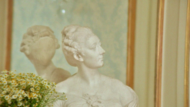 mikey_madison__ladydior_v21-logo_16-9.00_00_42_07.still024